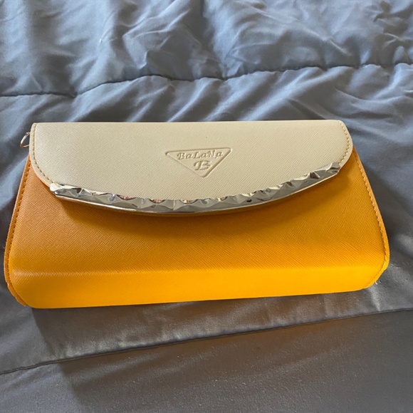 Purse - Picture 2 of 3